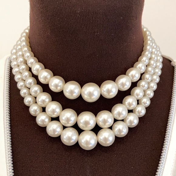Jewelry - Necklace faux pearls three stands Japan
